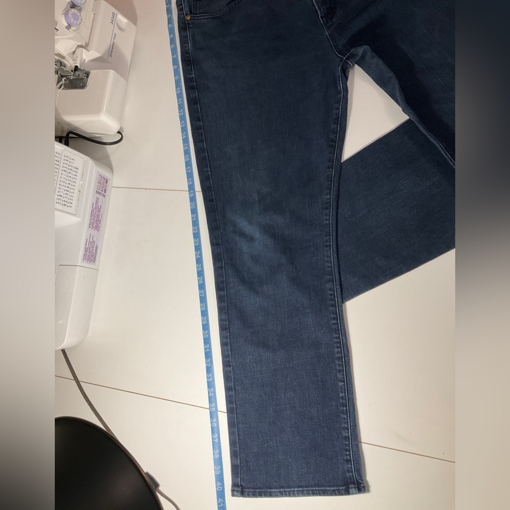 Nice men’s Cremieux blue jeans! 40x30. Like new! - Picture 2 of 7